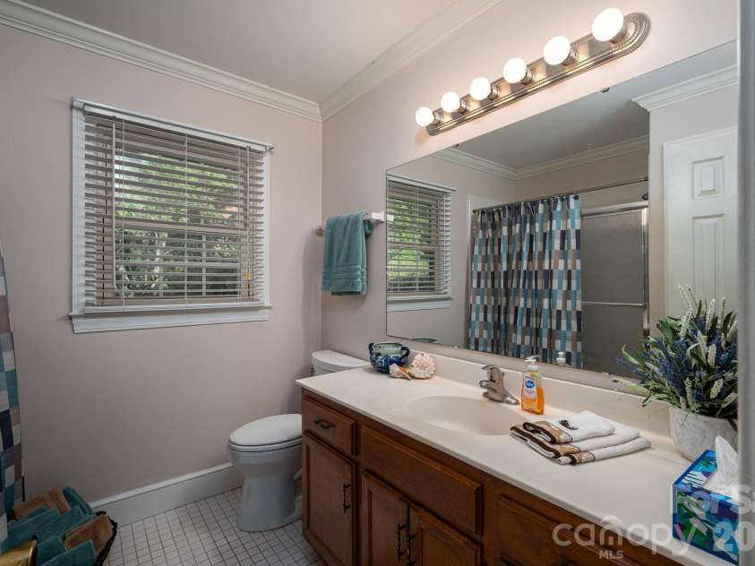 1520 Stableview Drive, Gastonia, NC 28056.  MLS# CAR4368083, YatesRealty ID 16538. 