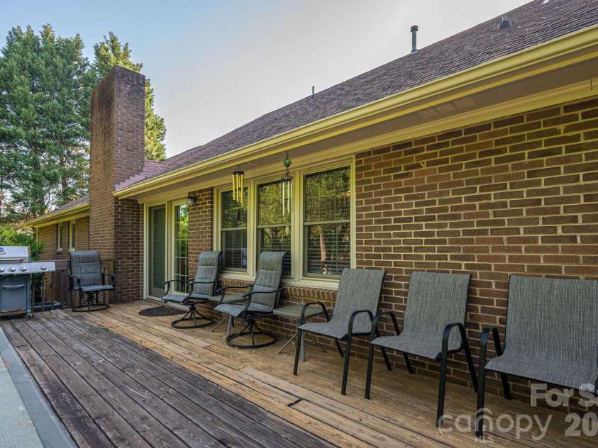 1520 Stableview Drive, Gastonia, NC 28056.  MLS# CAR4368083, YatesRealty ID 16538. 