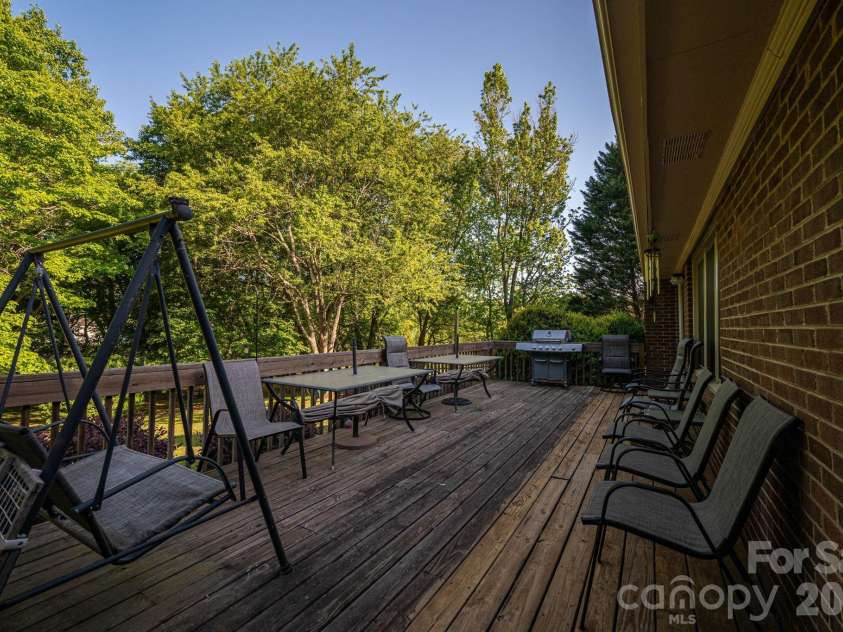 1520 Stableview Drive, Gastonia, NC 28056.  MLS# CAR4368083, YatesRealty ID 16538. 