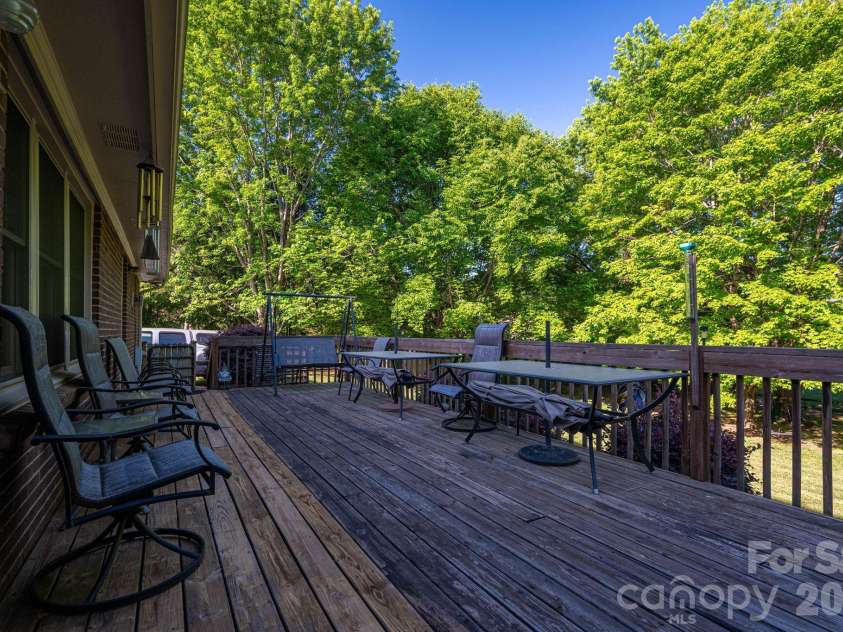 1520 Stableview Drive, Gastonia, NC 28056.  MLS# CAR4368083, YatesRealty ID 16538. 
