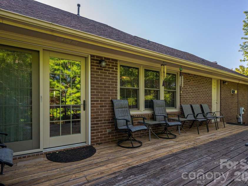 1520 Stableview Drive, Gastonia, NC 28056.  MLS# CAR4368083, YatesRealty ID 16538. 
