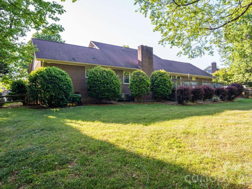 1520 Stableview Drive, Gastonia, NC 28056.  MLS# CAR4368083, YatesRealty ID 16538. 
