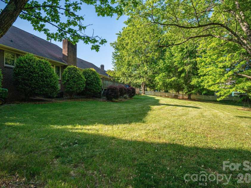 1520 Stableview Drive, Gastonia, NC 28056.  MLS# CAR4368083, YatesRealty ID 16538. 