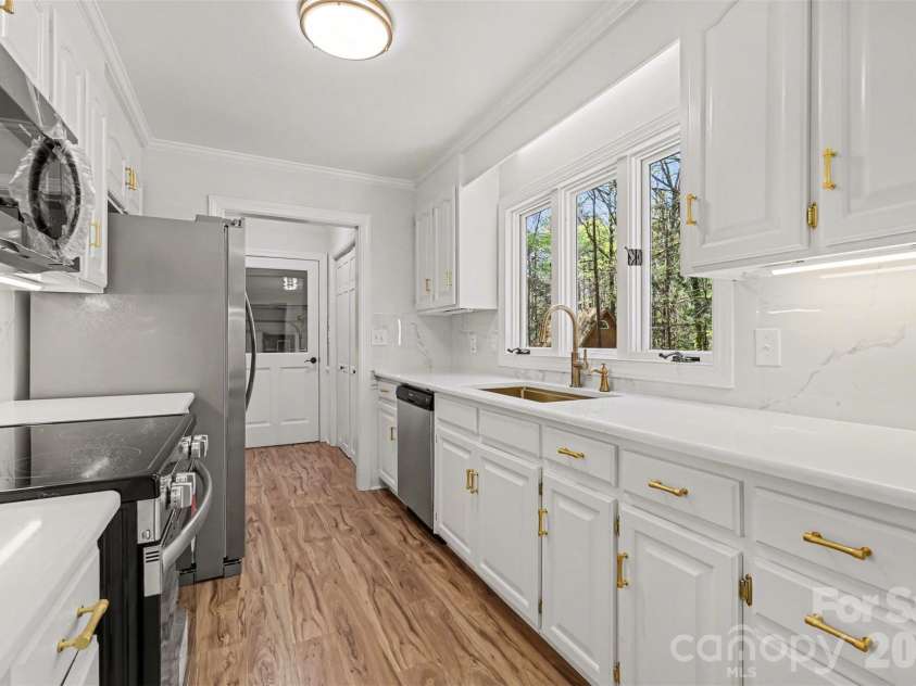 10542 Blair Road, Mint Hill, NC 28227.  MLS# CAR4360298, YatesRealty ID 16539. Kitchen