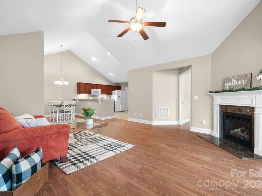 824 Wynnshire Drive, Hickory, NC 28601.  MLS# CAR4232593, YatesRealty ID 16539. Living room open to Kitchen