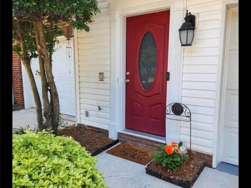 104 Rock Ridge Lane, Mount Holly, NC 28120.  MLS# CAR4364405, YatesRealty ID 16540. 