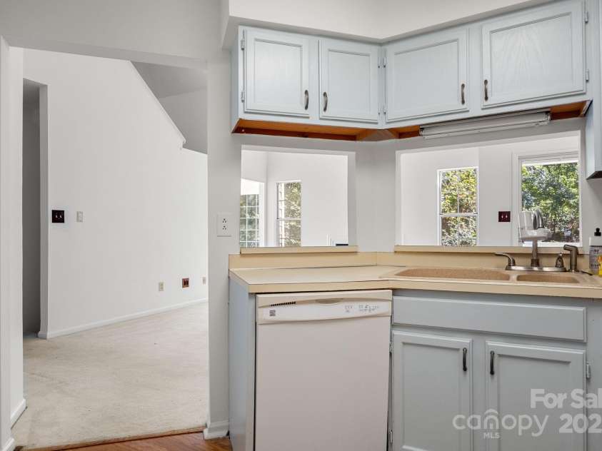 6523 Clavell Lane, Charlotte, NC 28210.  MLS# CAR4315842, YatesRealty ID 16540. Kitchen