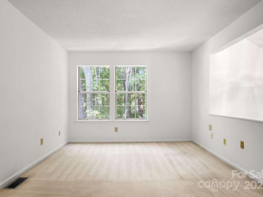 6523 Clavell Lane, Charlotte, NC 28210.  MLS# CAR4315842, YatesRealty ID 16540. Loft