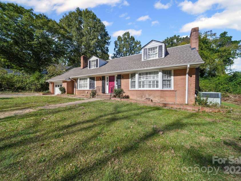 509 Lee Avenue, Wadesboro, NC 28170.  MLS# CAR4315552, YatesRealty ID 16541. 