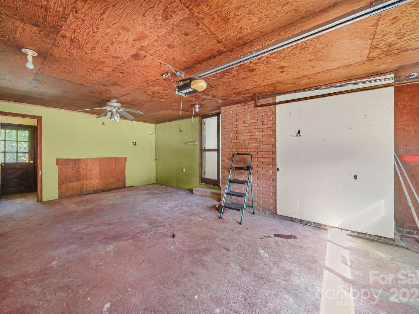 509 Lee Avenue, Wadesboro, NC 28170.  MLS# CAR4315552, YatesRealty ID 16541. 