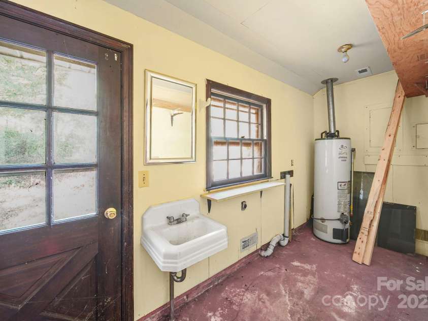 509 Lee Avenue, Wadesboro, NC 28170.  MLS# CAR4315552, YatesRealty ID 16541. 