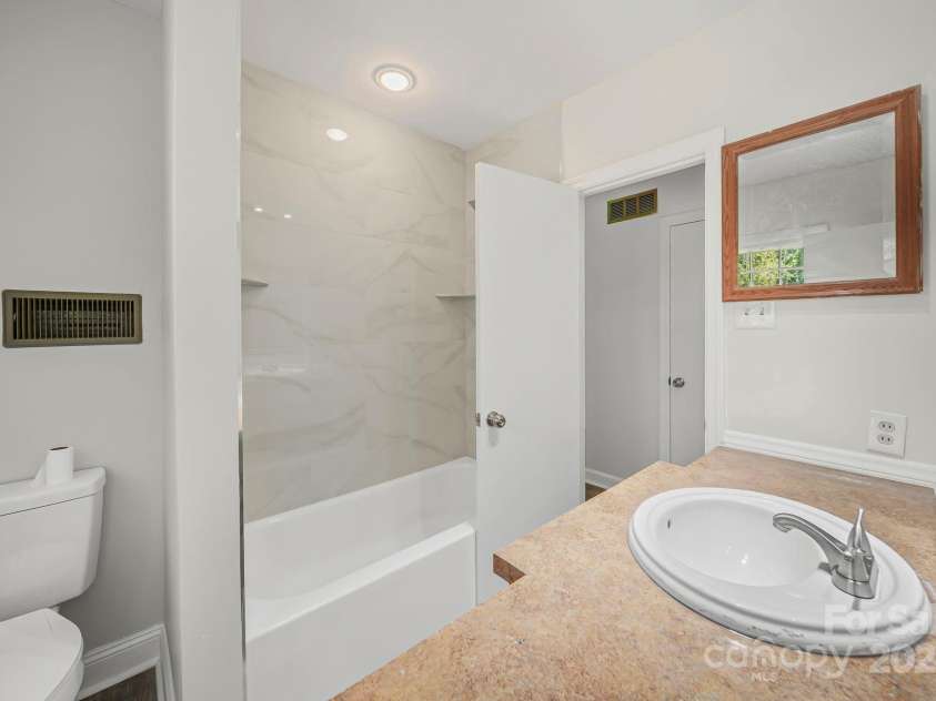 509 Lee Avenue, Wadesboro, NC 28170.  MLS# CAR4315552, YatesRealty ID 16541. Upstairs bathroom
