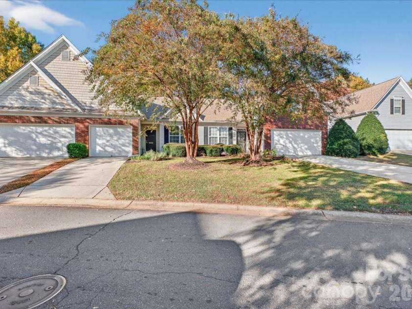 4412 Glenlea Commons Drive, Charlotte, NC 28216.  MLS# CAR4314220, YatesRealty ID 16542. 