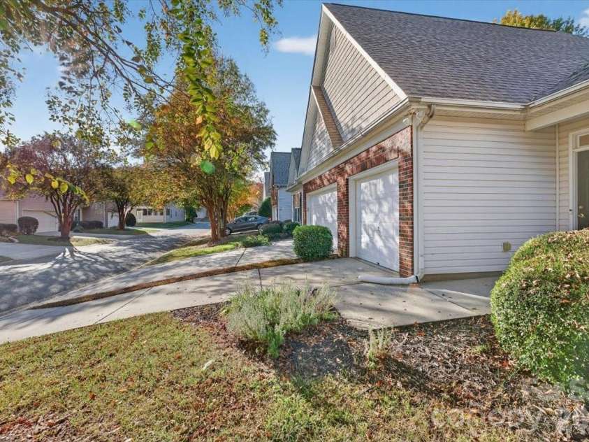 4412 Glenlea Commons Drive, Charlotte, NC 28216.  MLS# CAR4314220, YatesRealty ID 16542. 