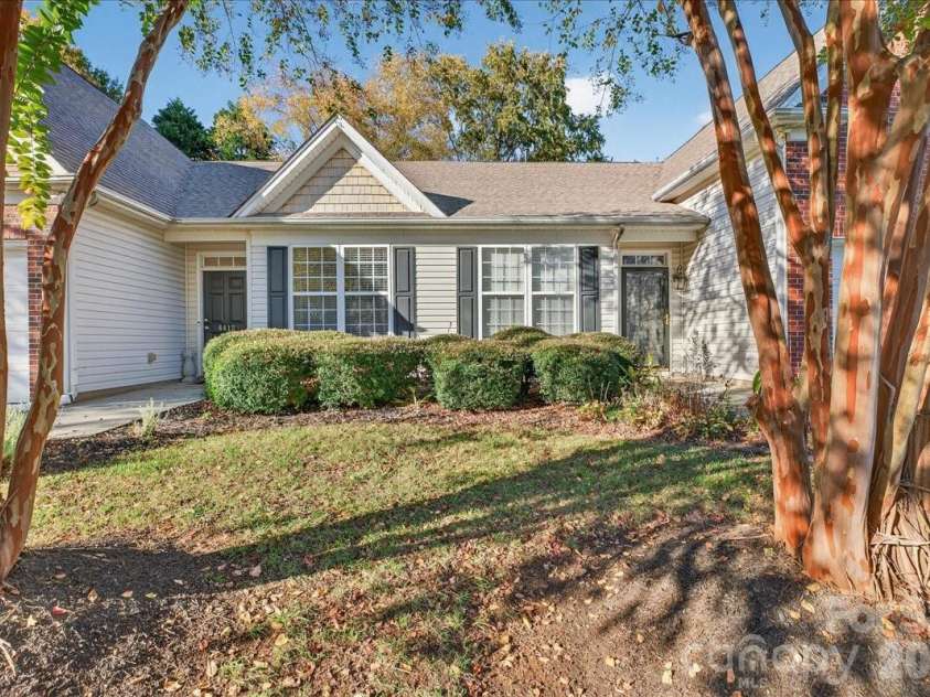 4412 Glenlea Commons Drive, Charlotte, NC 28216.  MLS# CAR4314220, YatesRealty ID 16542. 
