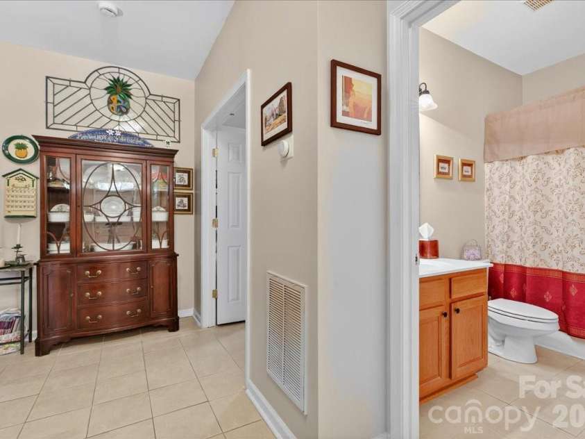 4412 Glenlea Commons Drive, Charlotte, NC 28216.  MLS# CAR4314220, YatesRealty ID 16542. 