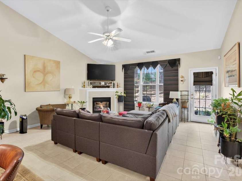 4412 Glenlea Commons Drive, Charlotte, NC 28216.  MLS# CAR4314220, YatesRealty ID 16542. 
