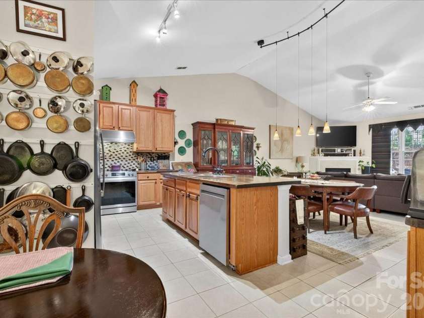 4412 Glenlea Commons Drive, Charlotte, NC 28216.  MLS# CAR4314220, YatesRealty ID 16542. 
