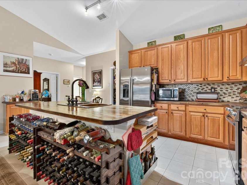 4412 Glenlea Commons Drive, Charlotte, NC 28216.  MLS# CAR4314220, YatesRealty ID 16542. 