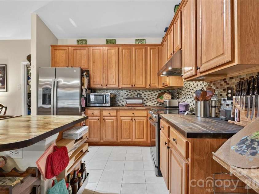 4412 Glenlea Commons Drive, Charlotte, NC 28216.  MLS# CAR4314220, YatesRealty ID 16542. 