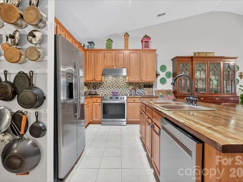 4412 Glenlea Commons Drive, Charlotte, NC 28216.  MLS# CAR4314220, YatesRealty ID 16542. 