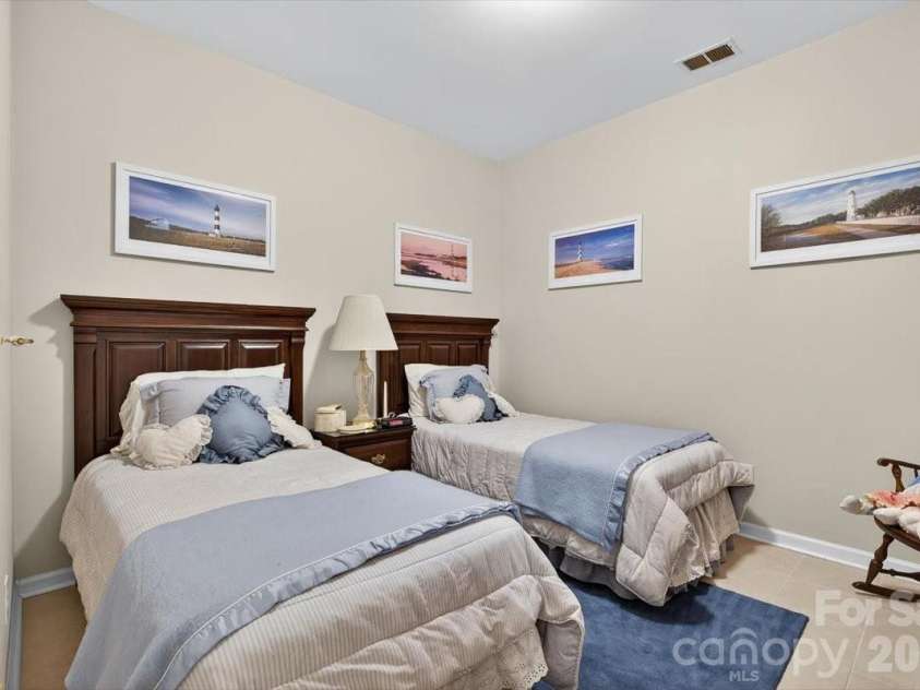 4412 Glenlea Commons Drive, Charlotte, NC 28216.  MLS# CAR4314220, YatesRealty ID 16542. Flex Space