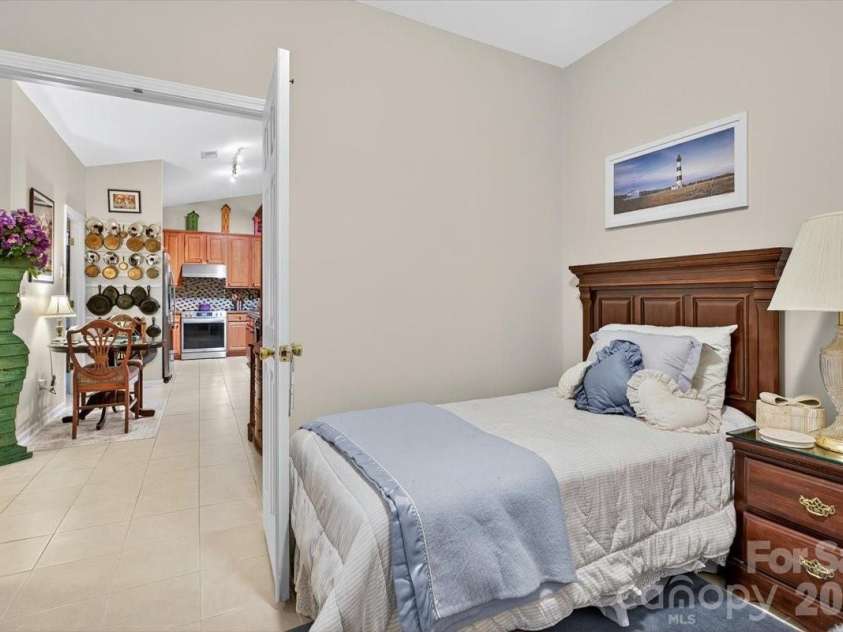 4412 Glenlea Commons Drive, Charlotte, NC 28216.  MLS# CAR4314220, YatesRealty ID 16542. Flex Space/2nd Guest Room