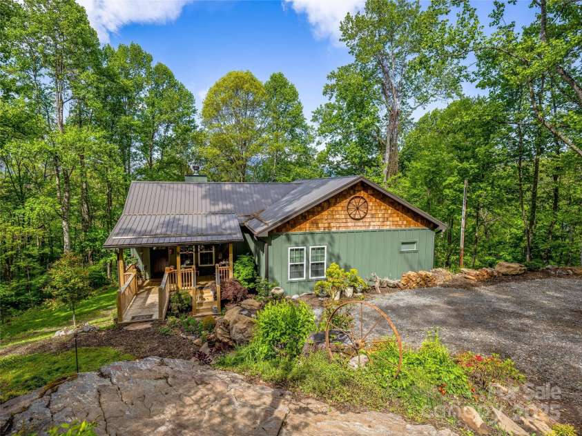 1846 Utah Mountain Road, Waynesville, NC 28785.  MLS# CAR4255957, YatesRealty ID 16543. 