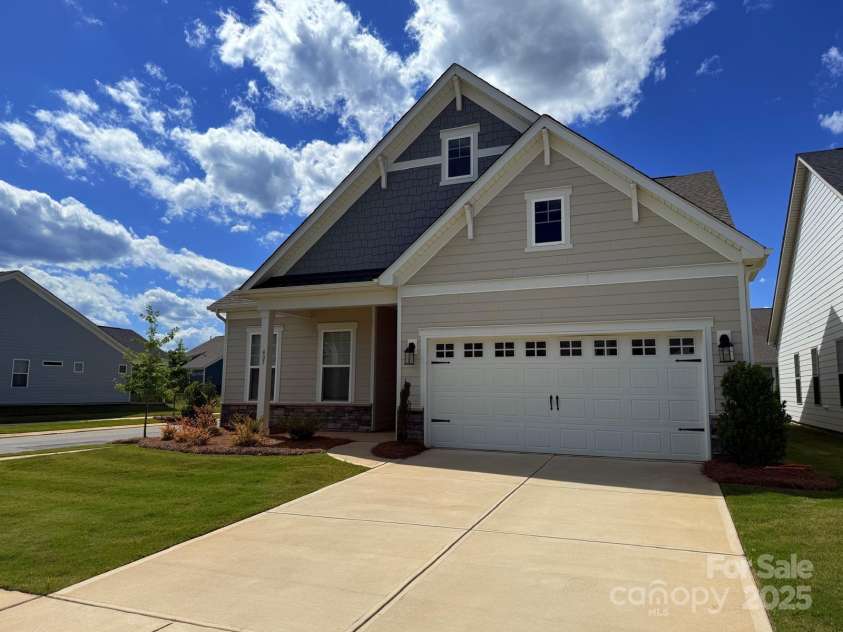 405 Northgate Boulevard, Indian Trail, NC 28079.  MLS# CAR4202537, YatesRealty ID 16545. Driveway