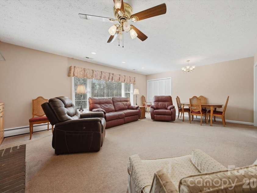 406 Wedgewood Place, Lenoir, NC 28645.  MLS# CAR4337217, YatesRealty ID 16545. 