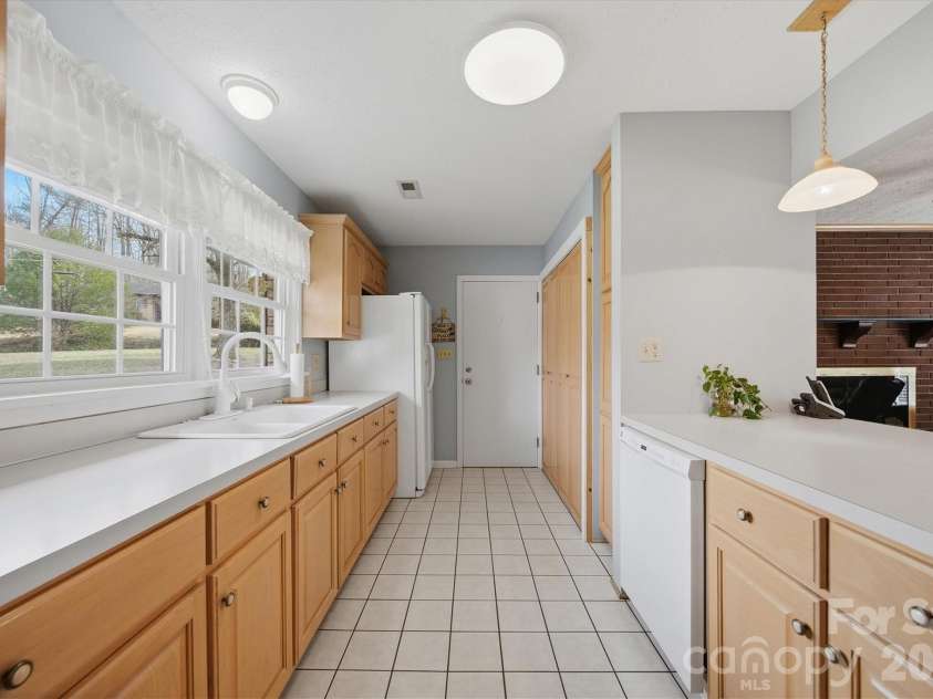 406 Wedgewood Place, Lenoir, NC 28645.  MLS# CAR4337217, YatesRealty ID 16545. 
