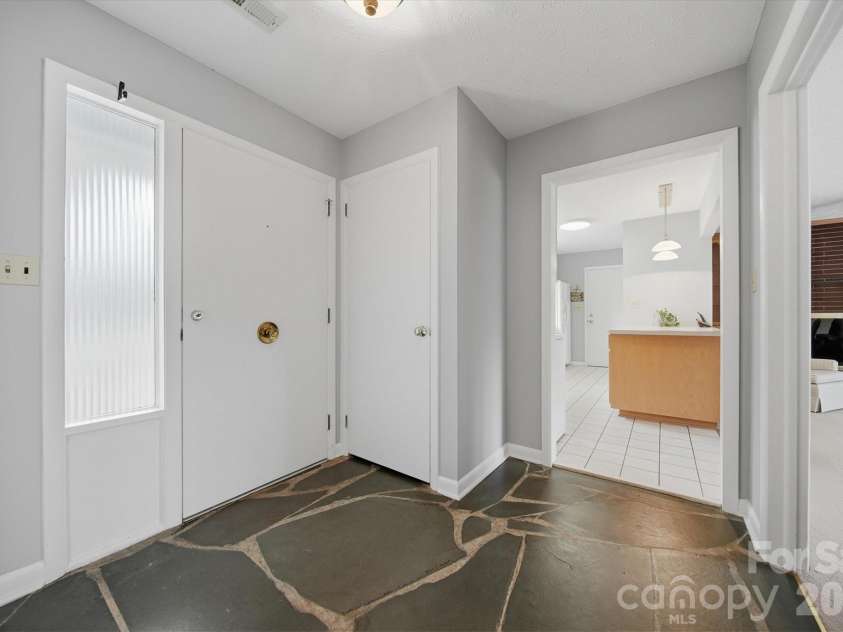 406 Wedgewood Place, Lenoir, NC 28645.  MLS# CAR4337217, YatesRealty ID 16545. 