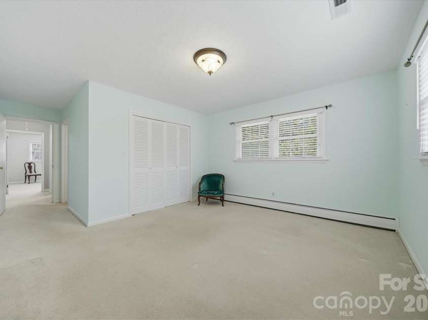 406 Wedgewood Place, Lenoir, NC 28645.  MLS# CAR4337217, YatesRealty ID 16545. 