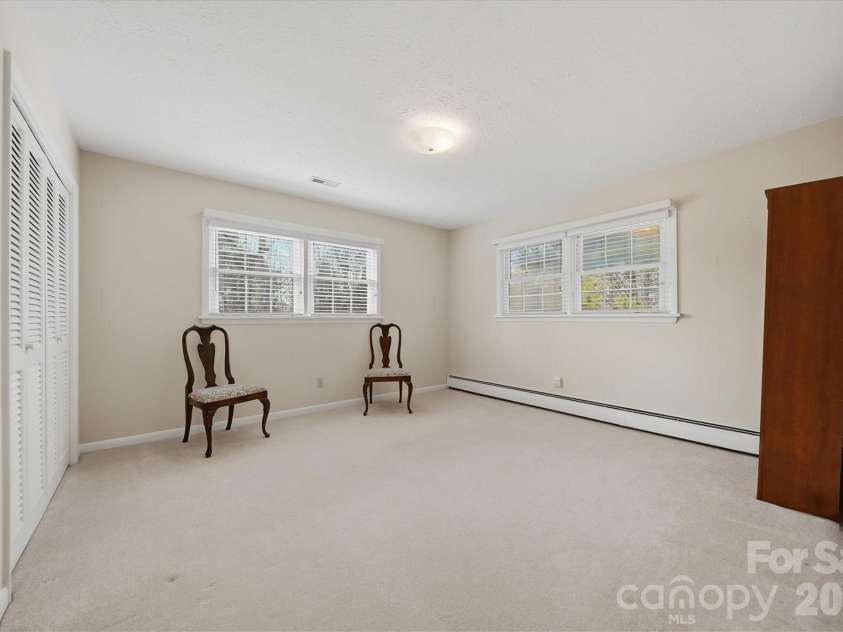 406 Wedgewood Place, Lenoir, NC 28645.  MLS# CAR4337217, YatesRealty ID 16545. 