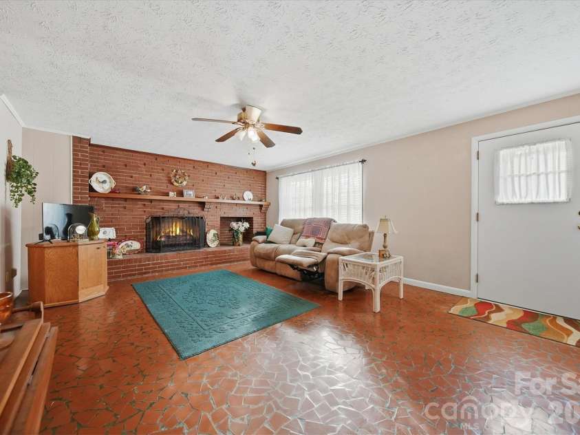 406 Wedgewood Place, Lenoir, NC 28645.  MLS# CAR4337217, YatesRealty ID 16545. 