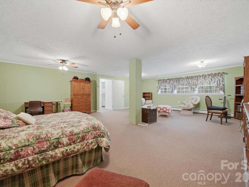 406 Wedgewood Place, Lenoir, NC 28645.  MLS# CAR4337217, YatesRealty ID 16545. 