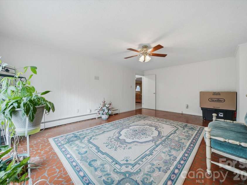 406 Wedgewood Place, Lenoir, NC 28645.  MLS# CAR4337217, YatesRealty ID 16545. 