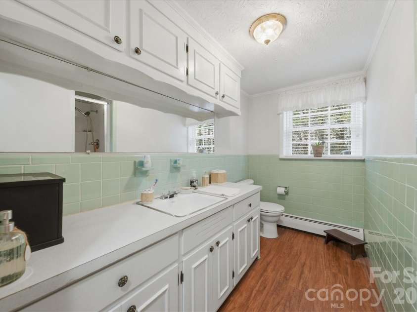 406 Wedgewood Place, Lenoir, NC 28645.  MLS# CAR4337217, YatesRealty ID 16545. 
