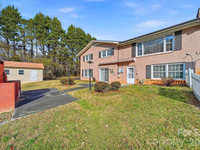 406 Wedgewood Place, Lenoir, NC 28645.  MLS# CAR4337217, YatesRealty ID 16545. 