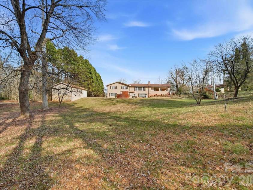 406 Wedgewood Place, Lenoir, NC 28645.  MLS# CAR4337217, YatesRealty ID 16545. 
