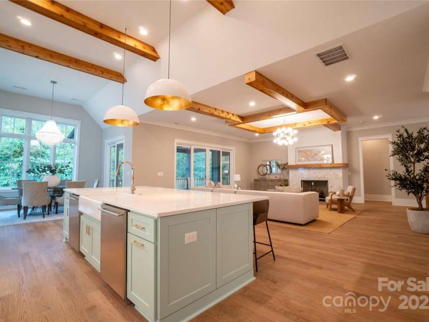 720 Ideal Way, Charlotte, NC 28209.  MLS# CAR4215496, YatesRealty ID 16548. 