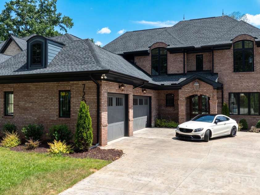 720 Ideal Way, Charlotte, NC 28209.  MLS# CAR4215496, YatesRealty ID 16548. 