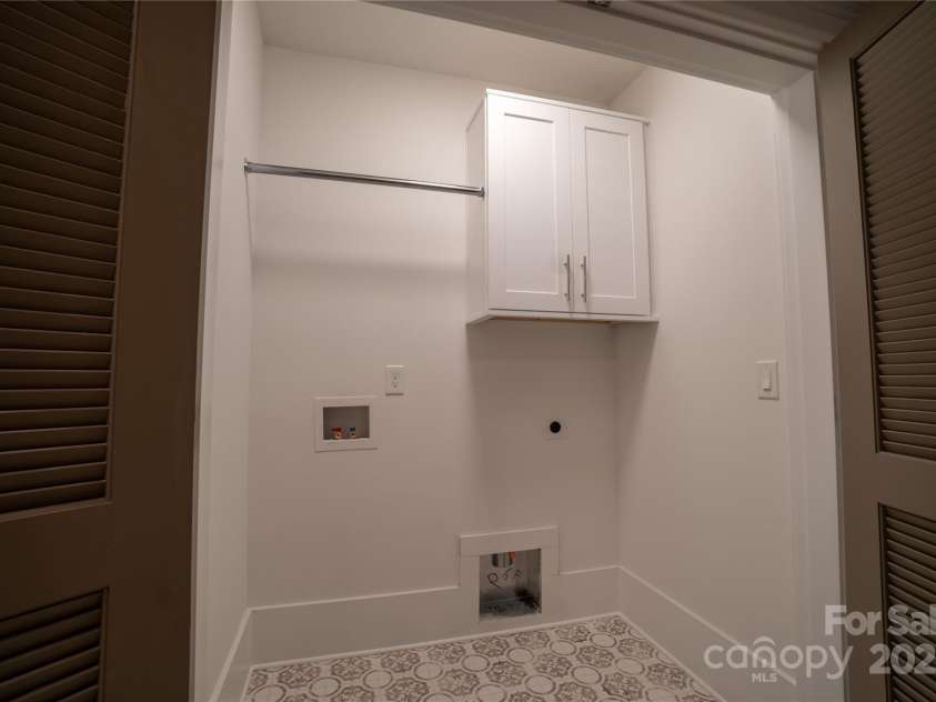 720 Ideal Way, Charlotte, NC 28209.  MLS# CAR4215496, YatesRealty ID 16548. Basement laundry Room