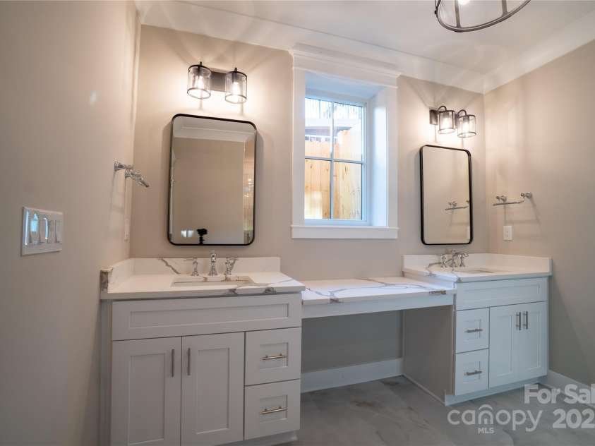 720 Ideal Way, Charlotte, NC 28209.  MLS# CAR4215496, YatesRealty ID 16548. Basement Primary Bathroom
