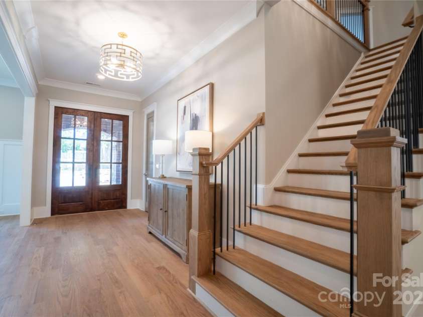 720 Ideal Way, Charlotte, NC 28209.  MLS# CAR4215496, YatesRealty ID 16548. Entrance