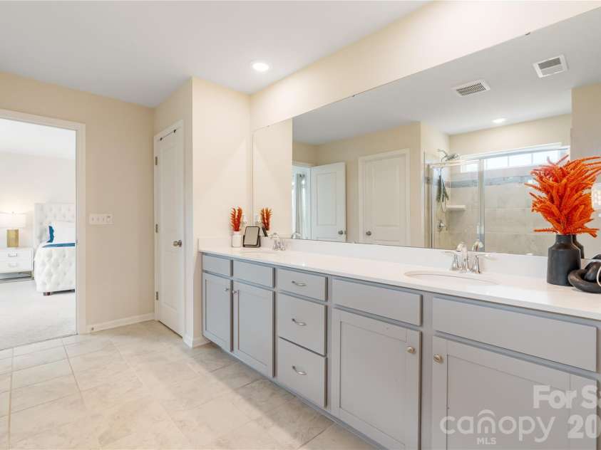 1001 Linn Cove Cove, Waxhaw, NC 28173.  MLS# CAR4371151, YatesRealty ID 16549. 