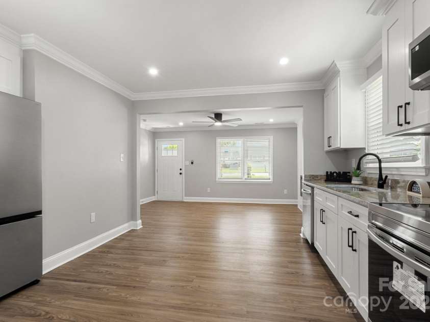 1067 Winchester Drive, Rock Hill, SC 29730.  MLS# CAR4258163, YatesRealty ID 16549. Kitchen