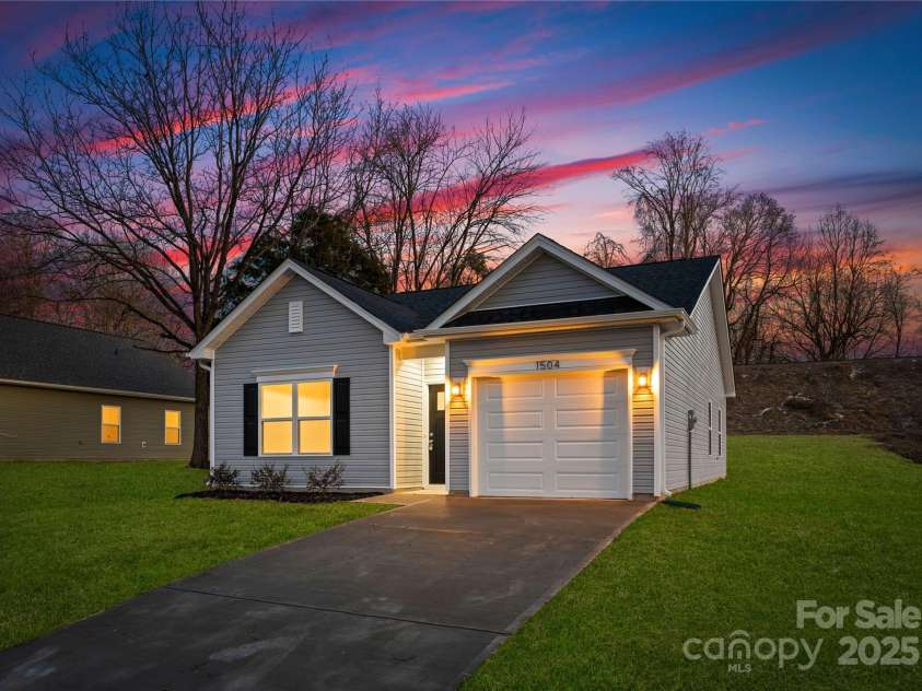 5517 Skycrest Drive, Charlotte, NC 28269.  MLS# CAR4212333, YatesRealty ID 1655. Representation