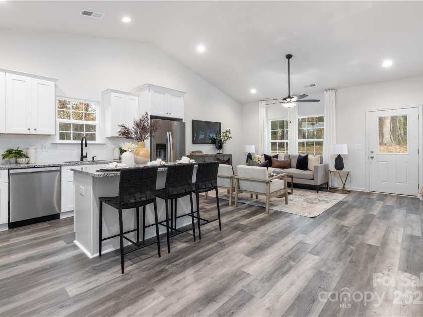 5517 Skycrest Drive, Charlotte, NC 28269.  MLS# CAR4212333, YatesRealty ID 1655. Representation