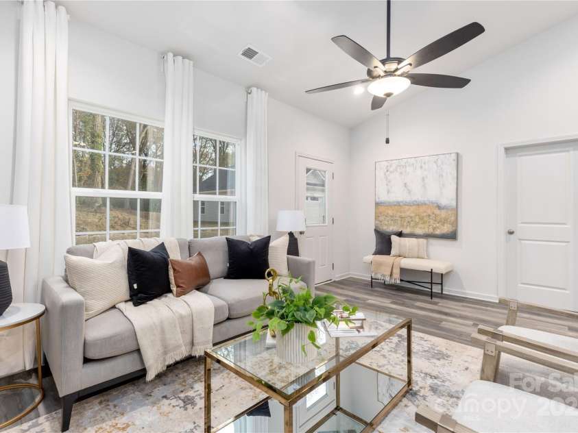5517 Skycrest Drive, Charlotte, NC 28269.  MLS# CAR4212333, YatesRealty ID 1655. Representation